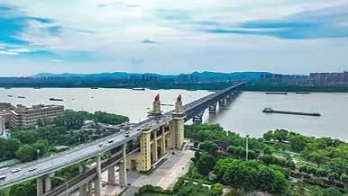 4k航拍南京长江大桥移动延时视频的预览图